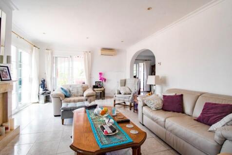 Villa with pool in Addaia
