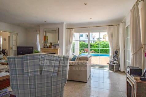 Villa with pool in Addaia