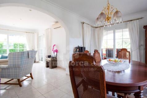 Villa with pool in Addaia