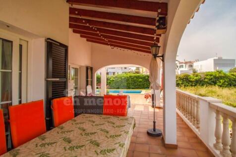 Villa with pool in Addaia