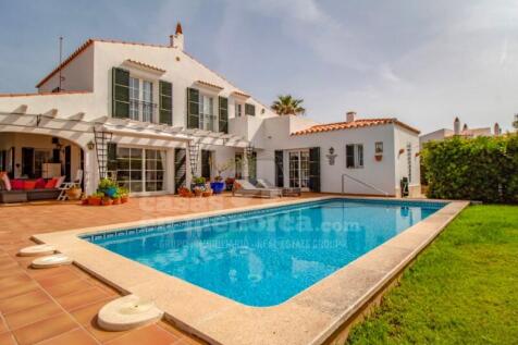 Villa with pool in Addaia