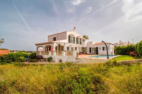 Villa with pool in Addaia