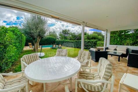 Villa in Coves Noves
