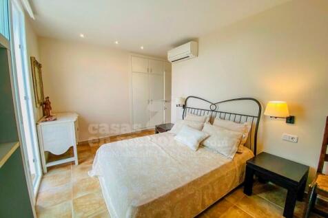Villa in Coves Noves