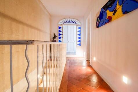 Entrance house in Mahon