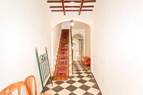 Entire house in Centro Mahon
