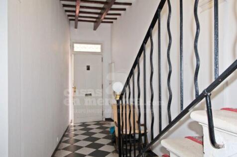 Entire house in Centro Mahon