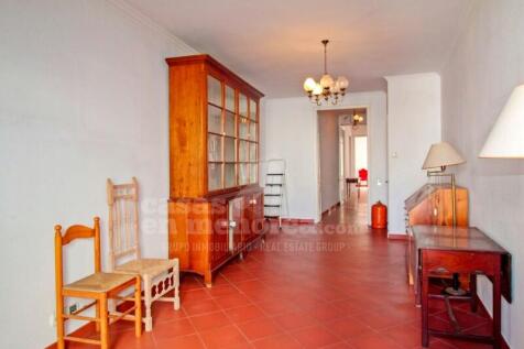Entire house in Centro Mahon