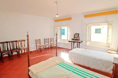 Entire house in Centro Mahon