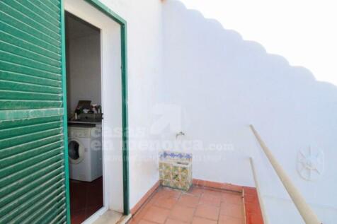 Entire house in Centro Mahon