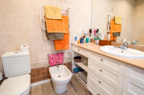 Bathroom Luxury Apartment Mahon