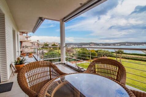 Terrace with views of the port of Mahón