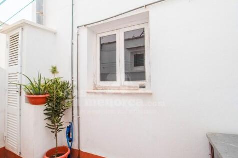 Courtyard interior houses Es Castell