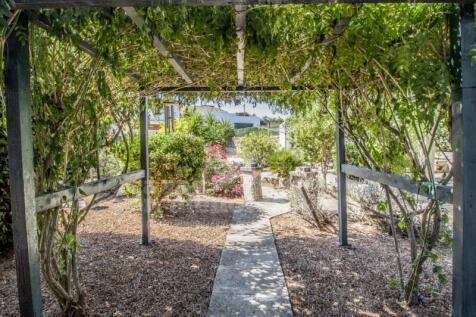 Garden and terrace Country house in Menorca
