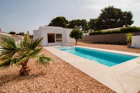 Villa with pool in Addaia