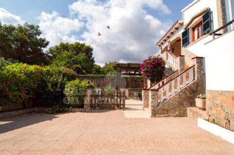 Villa with pool near the beach in Arenal den Castell