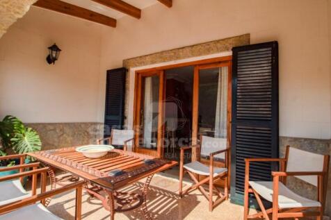 Villa with pool near the beach in Arenal den Castell