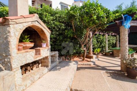 Villa with pool near the beach in Arenal den Castell