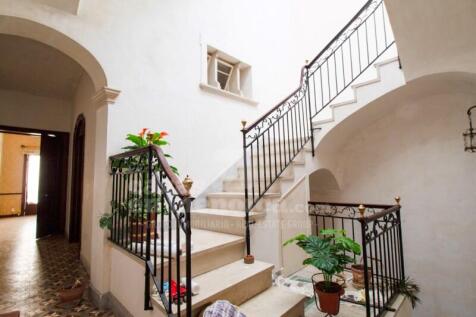 House in the centre of Mahon