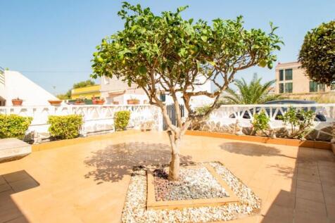House with patio in Mahon