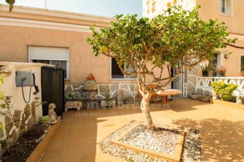 House with patio in Mahon