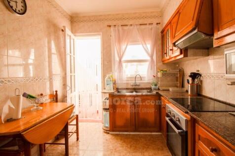 House with patio in Mahon
