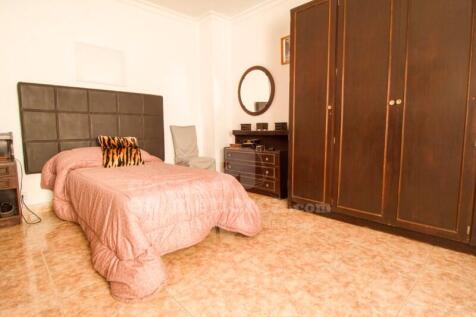 House with patio in Mahon