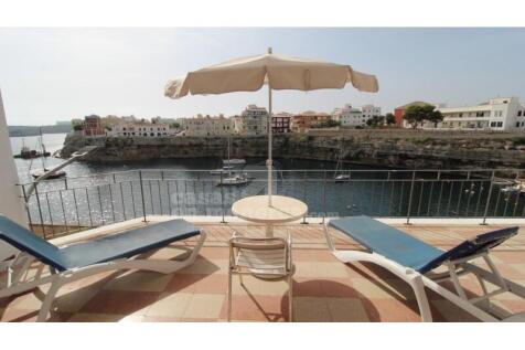 Villas on the first line of Es Castell