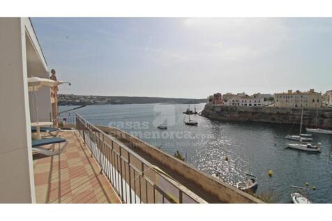 Villas on the first line of Es Castell