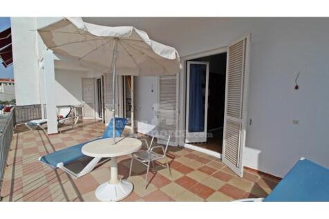 Villas on the first line of Es Castell