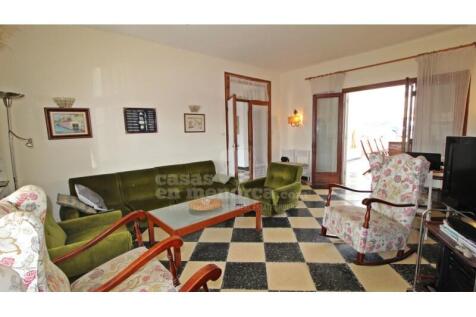 Villas on the first line of Es Castell