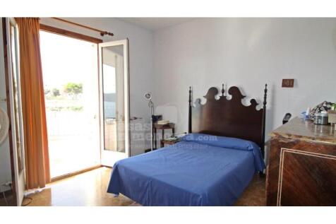 Villas on the first line of Es Castell