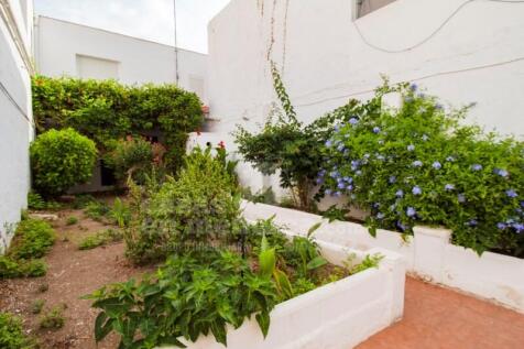 Ground floor house with garden