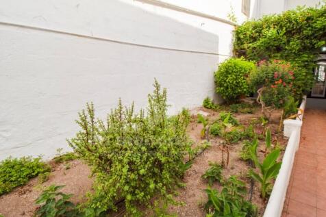 Ground floor house with garden