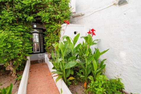 Ground floor house with garden