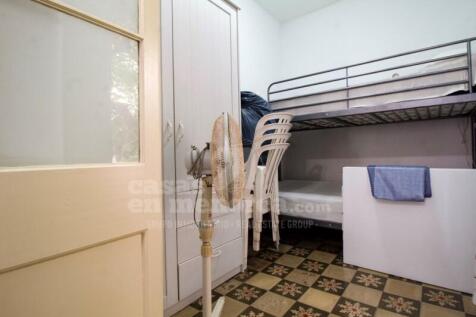 Ground floor house with garden