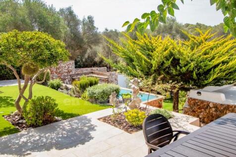 Garden and pool Casa de Campo Santander