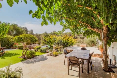 Summer dining area Casa Campo Santander