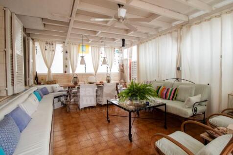 House with garden in Es Castell