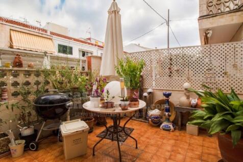 House with garden in Es Castell