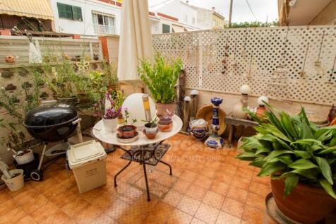 House with garden in Es Castell