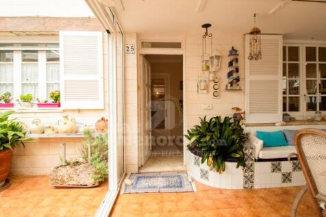 House with garden in Es Castell