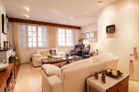 House with garden in Es Castell