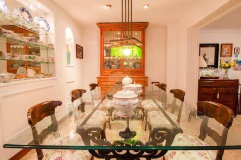 House with garden in Es Castell