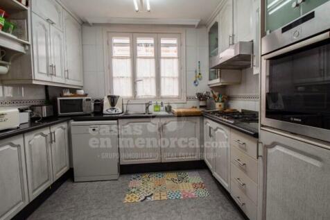 House with garden in Es Castell