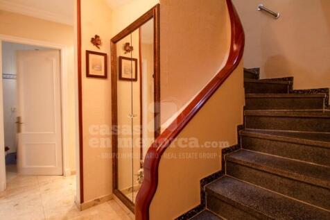 House with garden in Es Castell