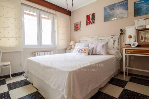 House with garden in Es Castell