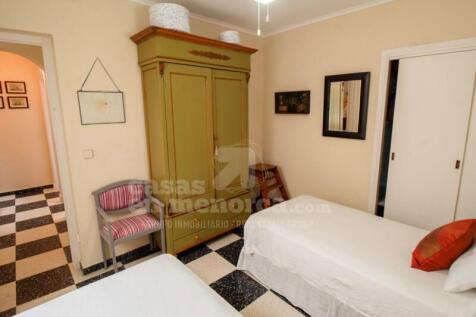House with garden in Es Castell