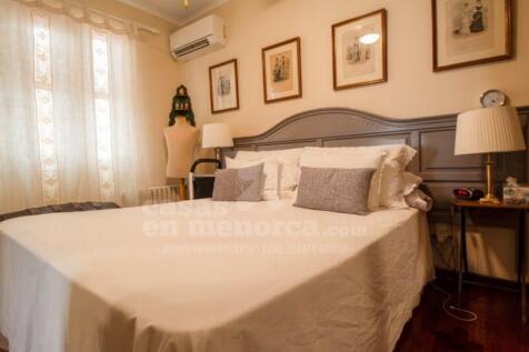 House with garden in Es Castell