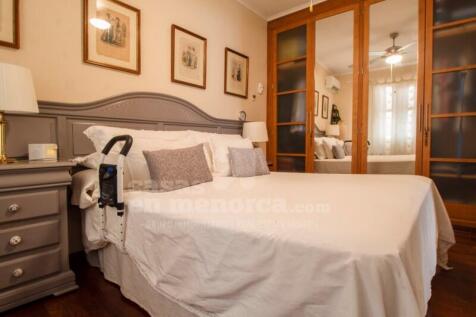 House with garden in Es Castell